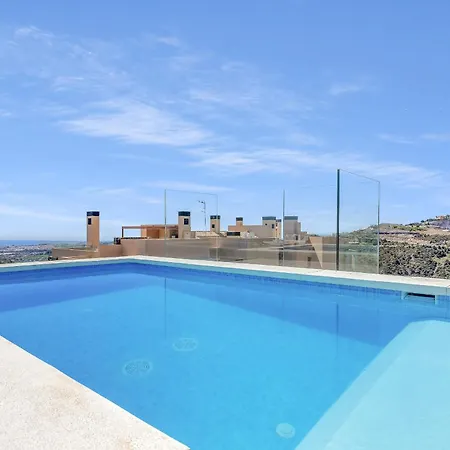 Olivos - Real De La Quinta Apartment *