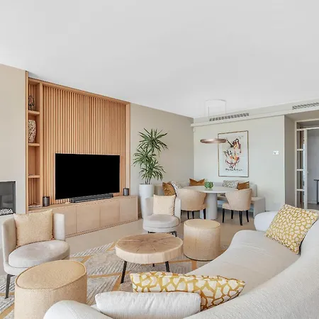 Olivos - Real De La Quinta Apartment *